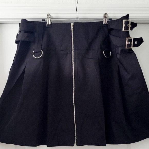 Unbranded Dresses & Skirts - Black Zipper Mini Skirt With Silver Accents - 1X NWOT